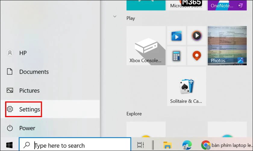 Nhấn vào biểu tượng Windows và chọn vào mục Settings