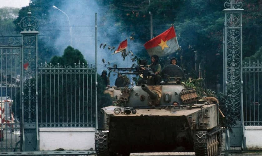 Bản tin chiến thắng 30/4/1975 vang lên lúc mấy giờ