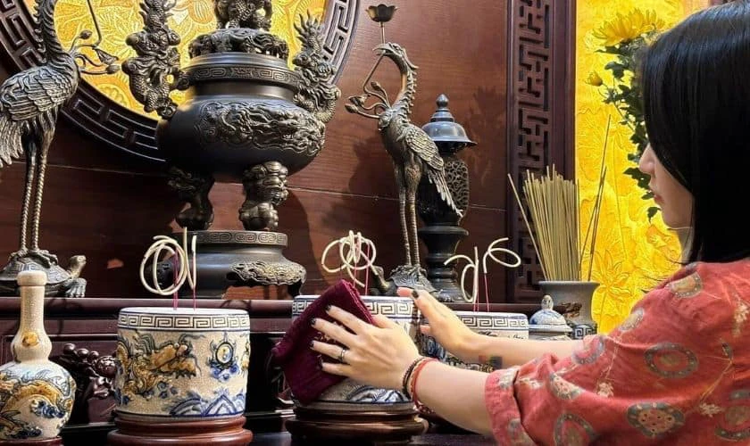 Thực hiện lau dọn theo đúng trình tự