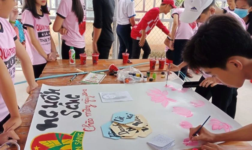 Cách làm báo tường 20/11 đơn giản ngày Nhà giáo Việt Nam 2025