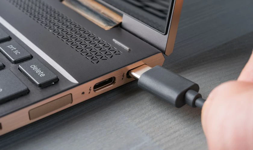 Máy tính báo lỗi Battery Low phải làm sao?