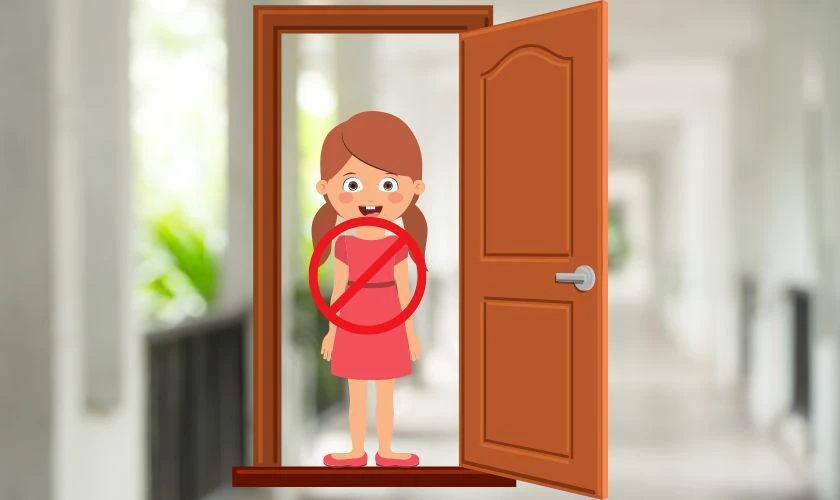 Kiêng đứng giữa cửa nhà