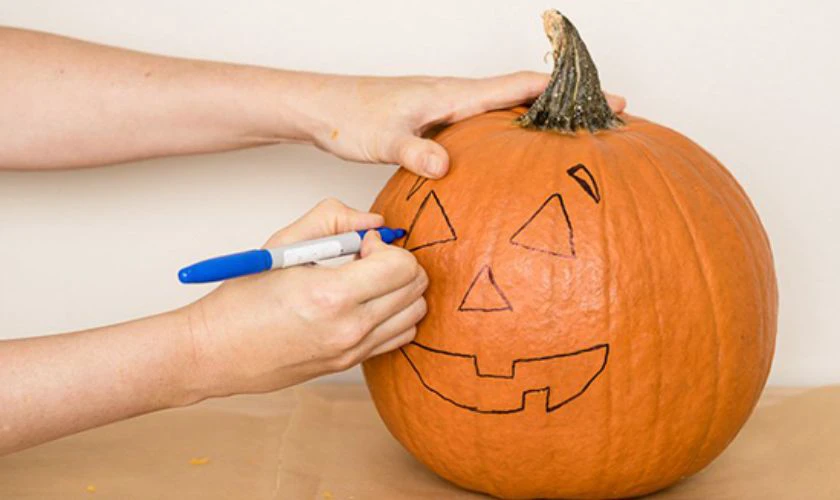 Cách làm bí ngô Halloween thật để trang trí