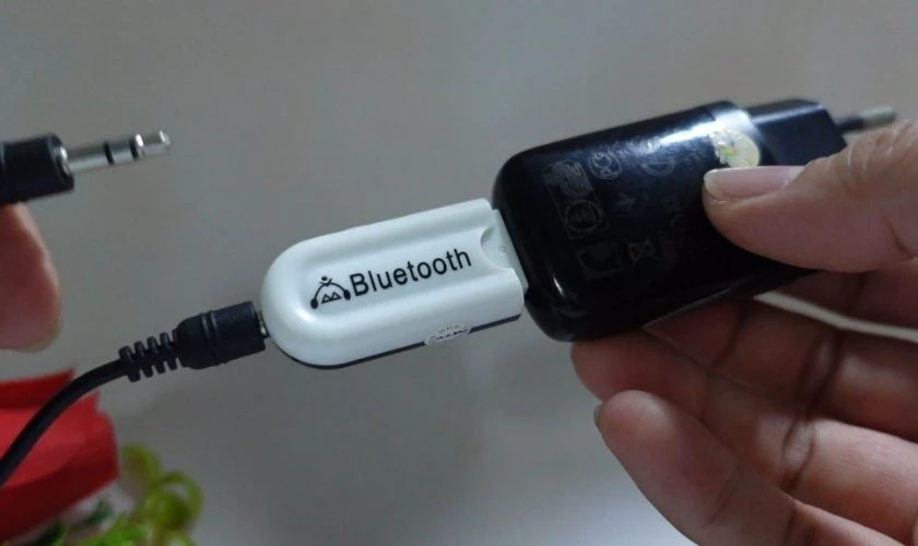 Cách biến loa thường thành loa Bluetooth bằng USB Bluetooth đơn giản