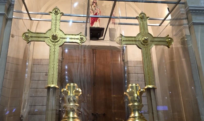 Thánh giá - Biểu tượng của sự hy sinh và cứu rỗi