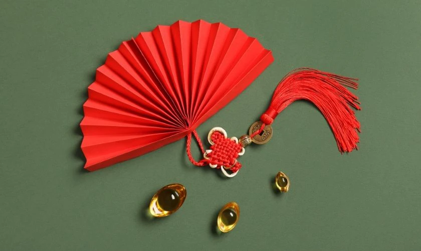 Quạt giấy - Biểu tượng thanh tao và thuận hòa