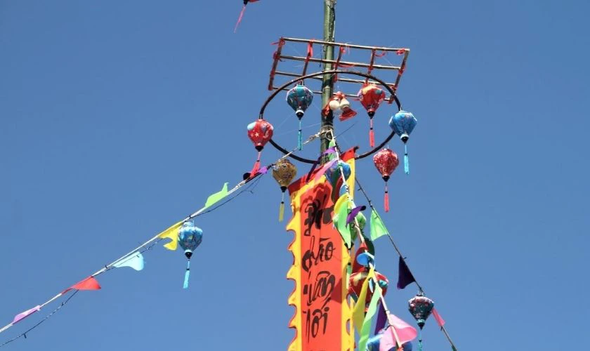 Cây nêu màu sắc