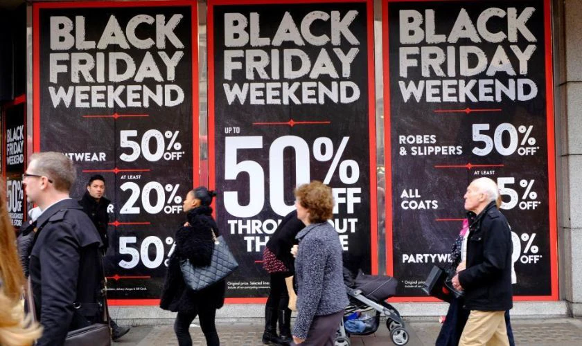 Black Friday Poster truyền tải thông tin khuyến mãi thu hút khách hàng