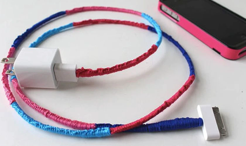 Gợi ý cách dùng chỉ thêu để bọc dây sạc điện thoại