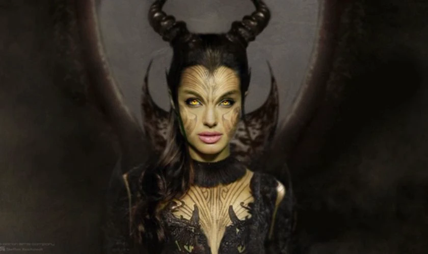 Cô tiên hắc ám Maleficent với tạo hình áo choàng đen