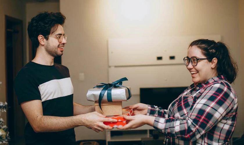 Cá tháng Tư nên làm gì - Tặng quà trêu đùa độc đáo