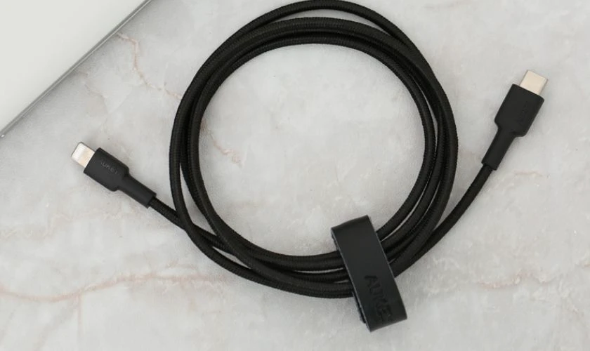 Cáp USB-C to Lightning MFi Aukey Braided Nylon CB-CL1 1.2m Đen