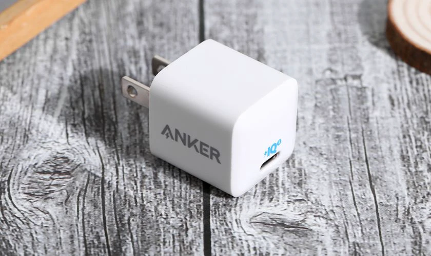 Anker A2633 20W - Một trong các loại củ sạc iPhone tốt nhất