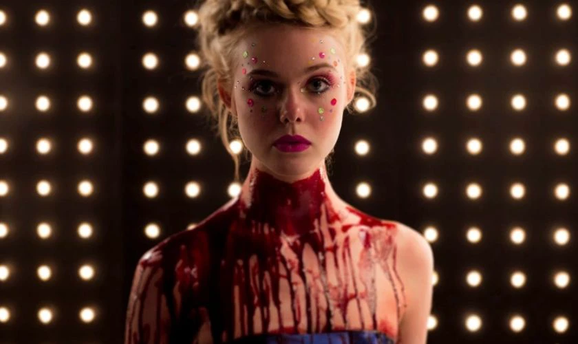 The Neon Demon (2016) - Phim kinh dị có Elle Fanning tham gia