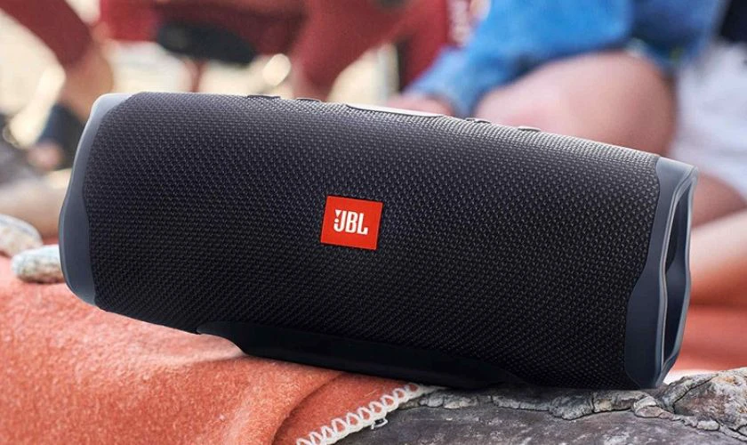 Loa Bluetooth JBL Charge 4 công suất vừa phải, đáp ứng tốt nhu cầu giải trí của bạn