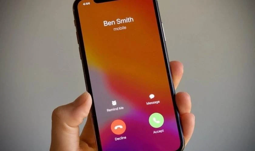 Không thể bật đọc tên người gọi bằng tiếng Việt iOS 18.7 phải làm sao?