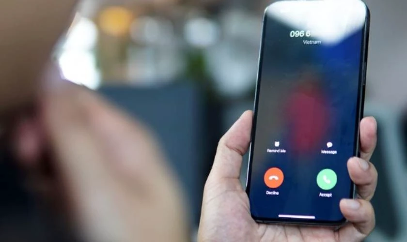 Lưu ý khi bật đọc tên người gọi bằng tiếng Việt iOS 18.7
