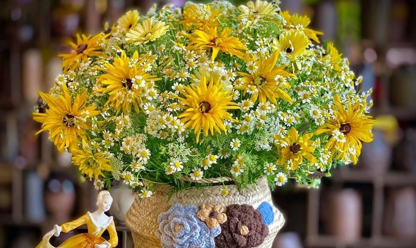 Cách cắm hoa cúc ngày Tết dạng bó tròn thấp