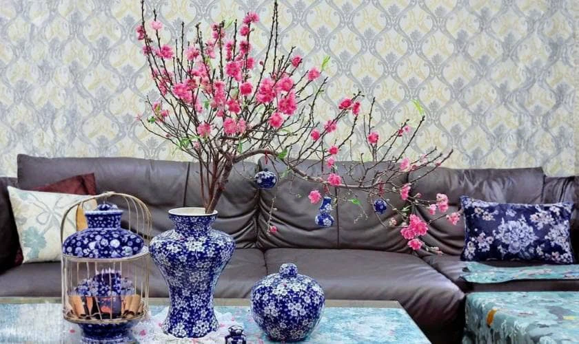 Mẫu cắm hoa đào chưng Tết bắt mắt 2026