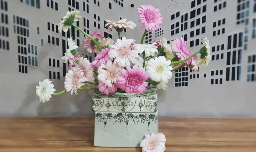 Cách cắm hoa đồng tiền ngày Tết bất đối xứng