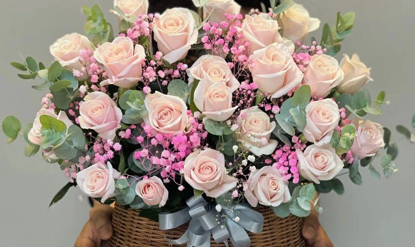 Cách cắm hoa hồng để bàn ngày Tết