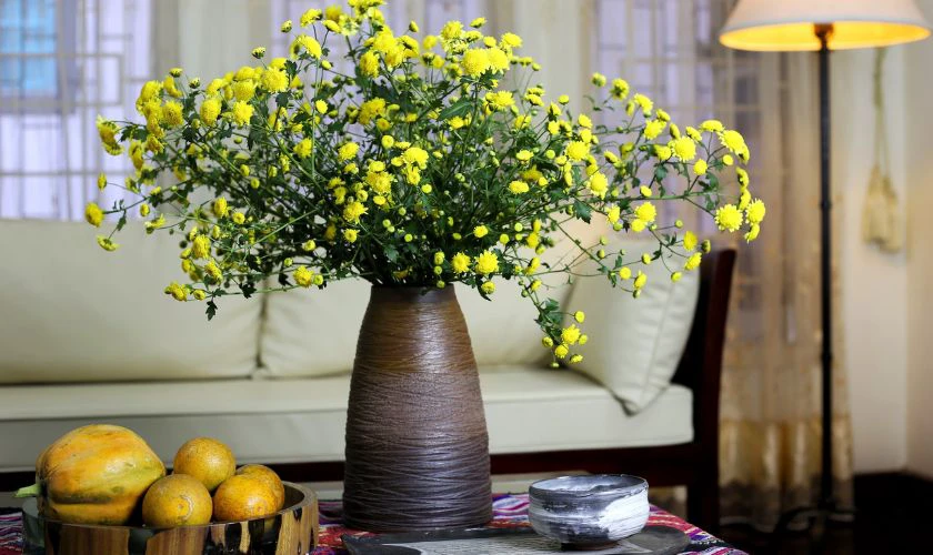 Mẫu cắm hoa cúc Tết 2026 Bính Ngọ đẹp tại nhà