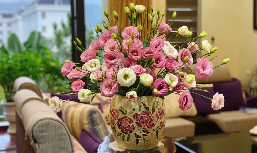 Mẫu cắm hoa hồng Tết 2026 Bính Ngọ đẹp tại nhà