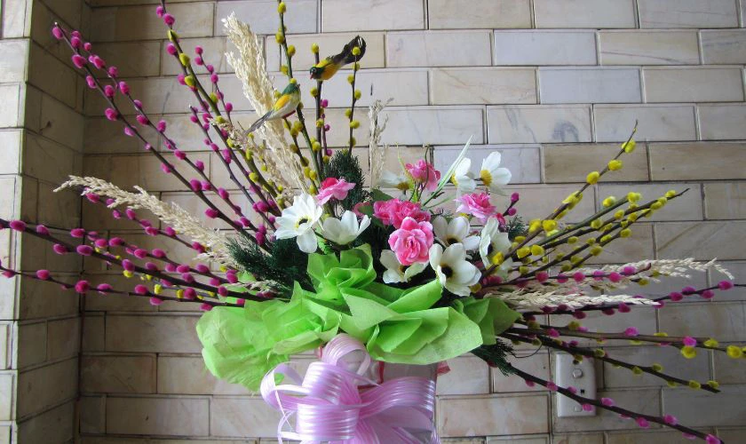 Mẫu cắm nụ tầm xuân Tết 2026 Bính Ngọ đẹp tại nhà