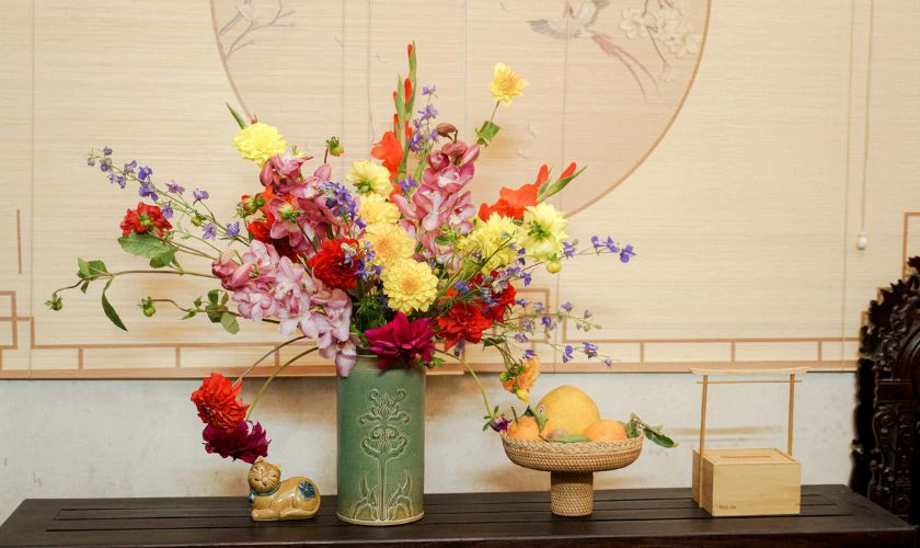 Mẫu cắm hoa ngày Tết 2026 Bính Ngọ đẹp tại nhà