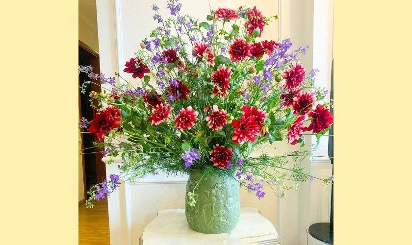 Cách cắm hoa thược dược ngày Tết theo kiểu tự do