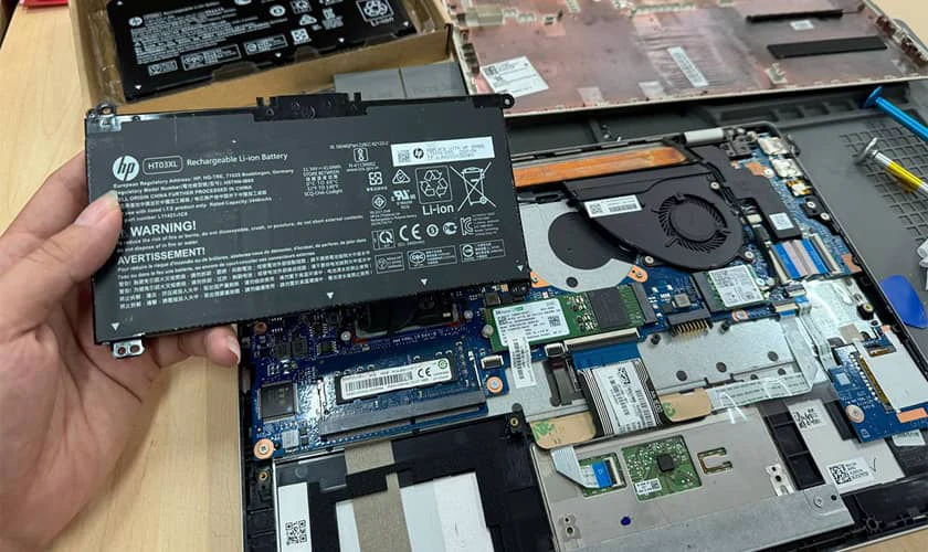 Tìm hiểu cách gắn ổ cứng SSD cho laptop