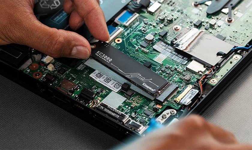 Những lưu ý khi lắp ổ cứng SSD cho laptop