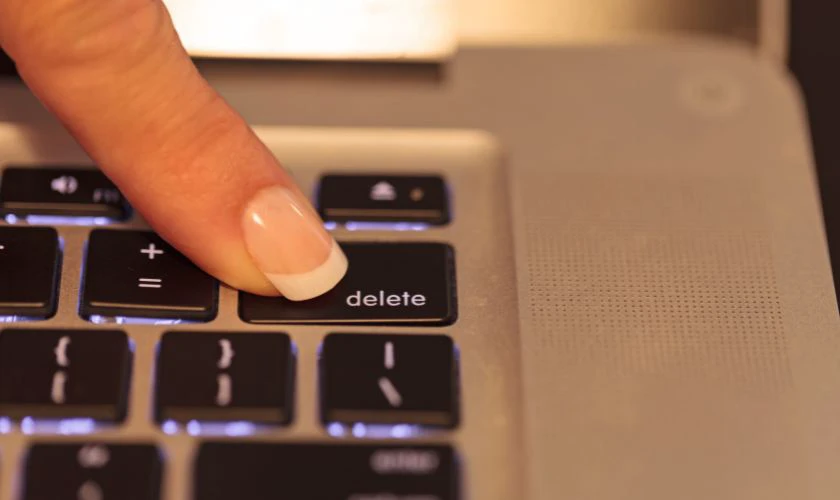 Nhấn nút Delete để gỡ bỏ