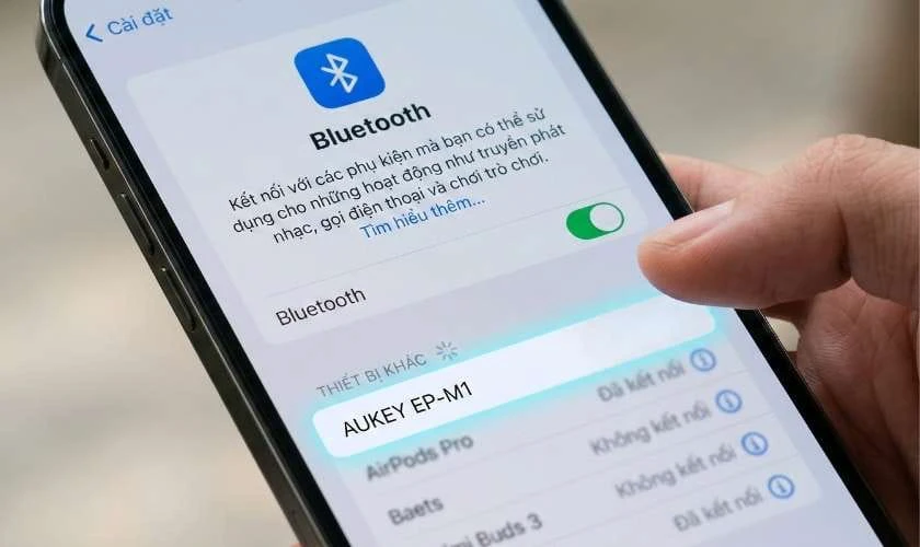 Bật Bluetooth và ghép nối trên điện thoại