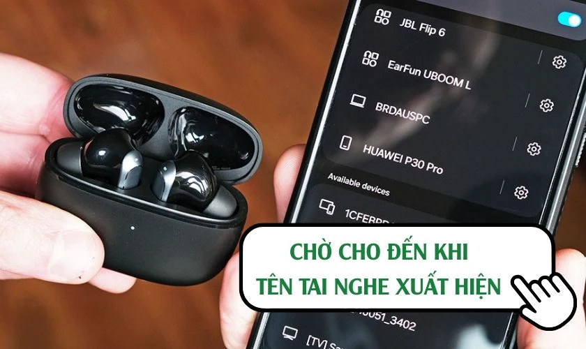 Chờ cho đến khi tên tai nghe xuất hiện trên điện thoại