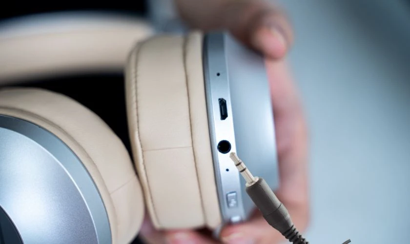 Cách kết nối tai nghe chụp tai