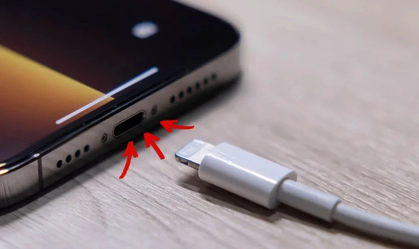 Cách kết nối tai nghe In-Ear cổng Lightning Devia