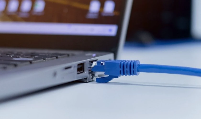 Cách kết nối WiFi cho laptop thủ công bằng dây mạng