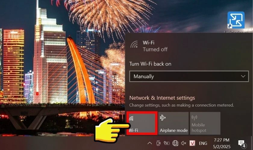Hãy nhấn vào biểu tượng WiFi để bật chức năng