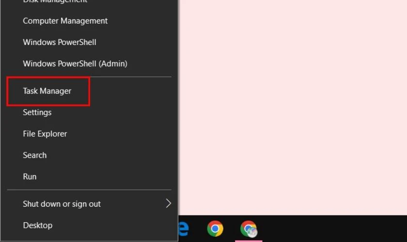 Nhấn chuột phải vào thanh taskbar ở cuối màn hình và chọn Task Manager