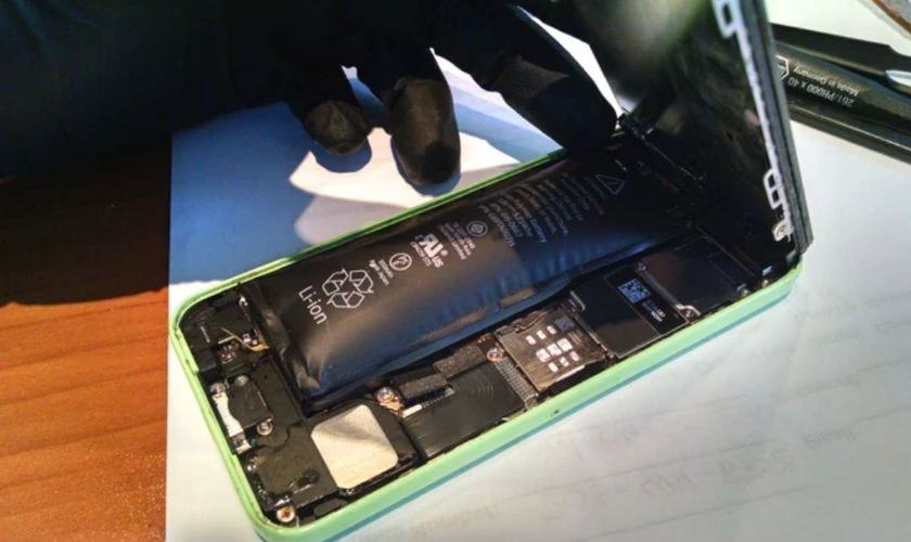 Tại sao phải biết cách kiểm tra pin iPhone có bị kích hay không?