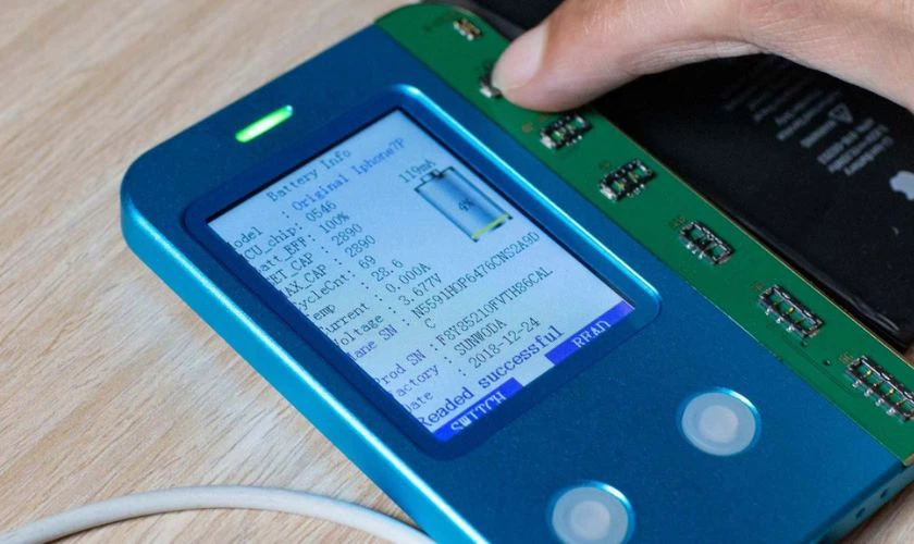 Tình trạng pin iPhone bị kích là gì?