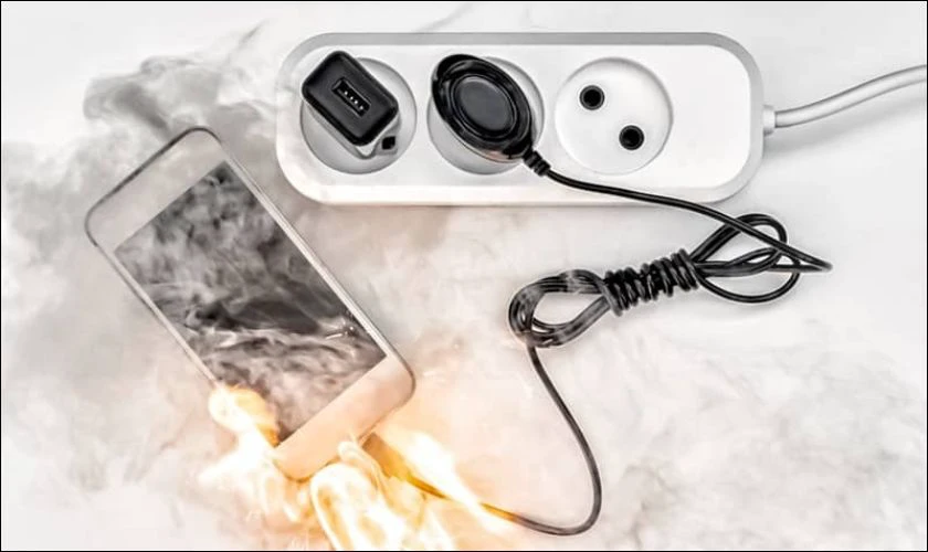 Tác hại của việc pin iPhone bị kích