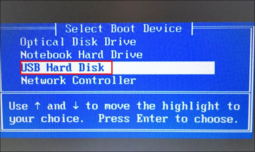 Bạn hãy chọn khởi động từ USB mà bạn đã tạo ở bước trên để vào MemTest86