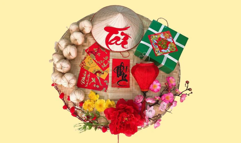 Mẹt bánh chưng và hoa đào