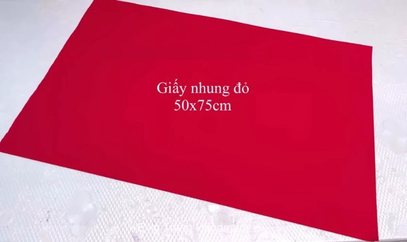 Chuẩn bị giấy màu hình chữ nhật để xếp quạt