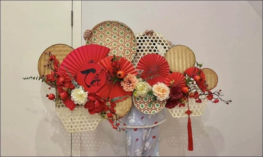 Mẫu quạt giấy trang trí Tết Bính Ngọ hiện đại