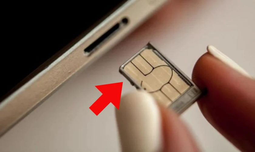 Đặt SIM đúng chiều và kích cỡ