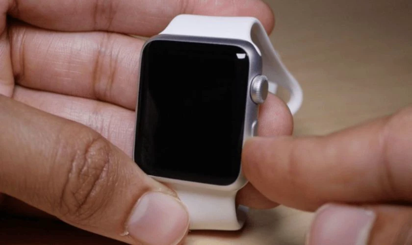 Hướng dẫn cách mở nguồn Apple Watch: Nhấn giữ nút sườn để khởi động thiết bị