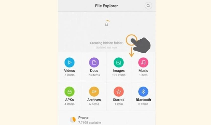 Kéo xuống từ giữa màn hình và thả tay để mở thư mục riêng tư